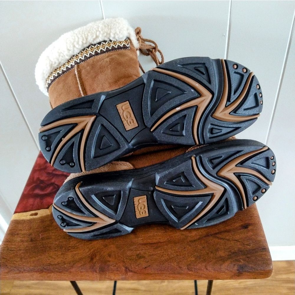 Ugg Embroidered Two Toned Leather Winter Boots Women's Size 7 - Picture 11 of 11